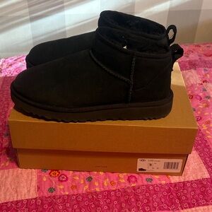 UGG classic ultra mini - black
